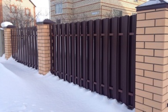 Забор из евроштакетника в шахматном порядке 30 метров фото в Апрелевке